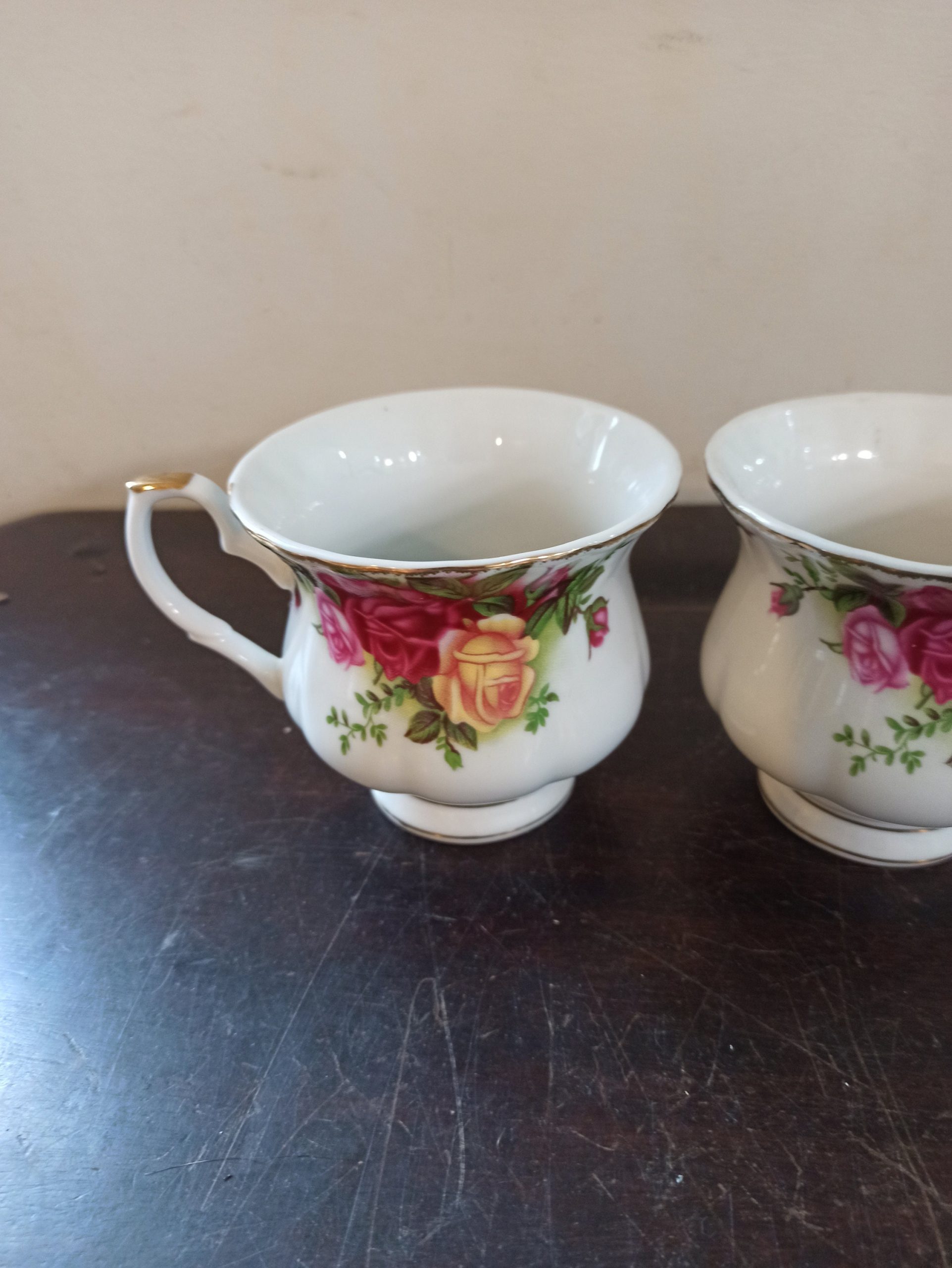Pair of Floral Teacups. No Saucers. - Image 2