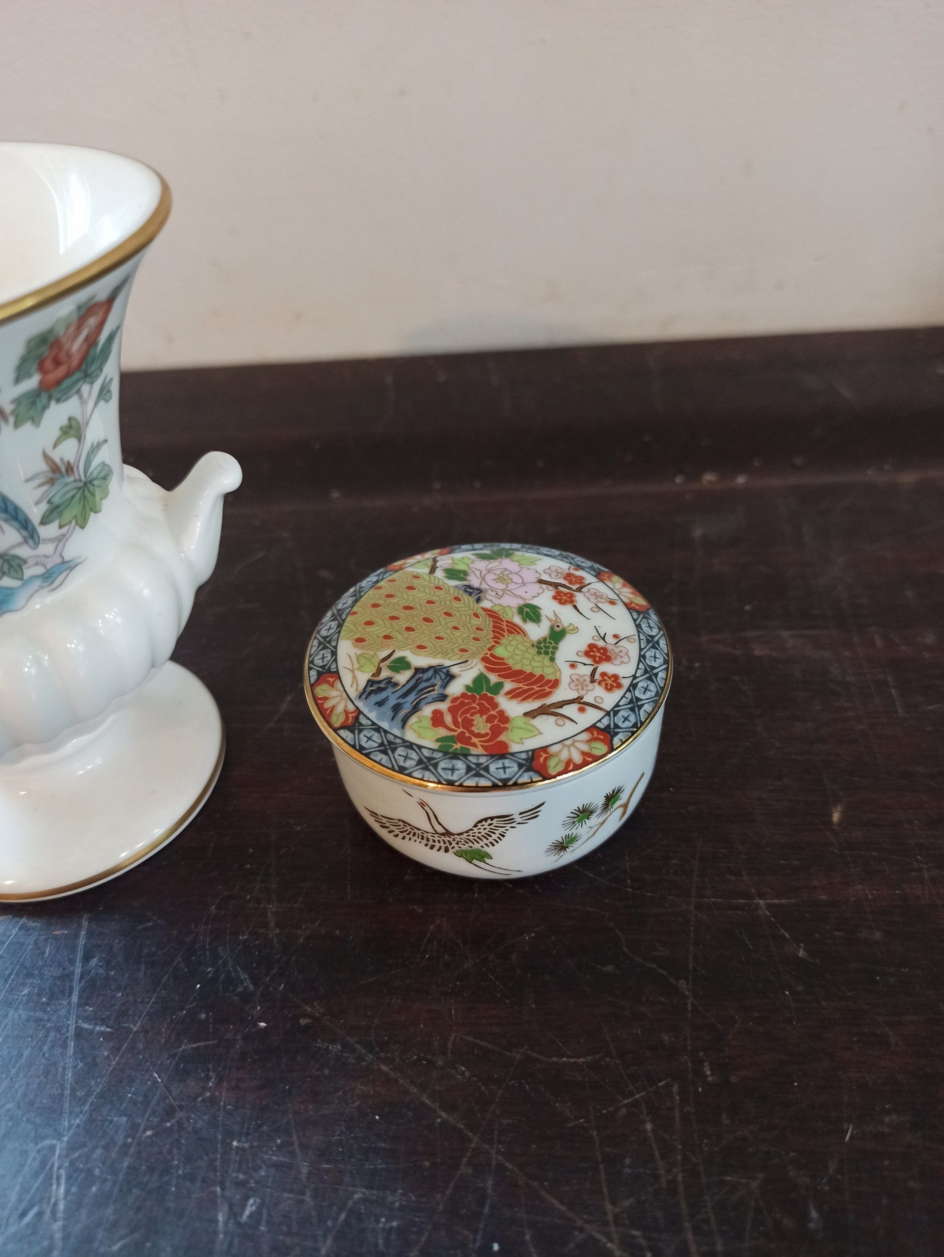 Wedgewood Ornamental Kutani Crane Urn and A Small Pill Box. Very Good Condition. - Image 2