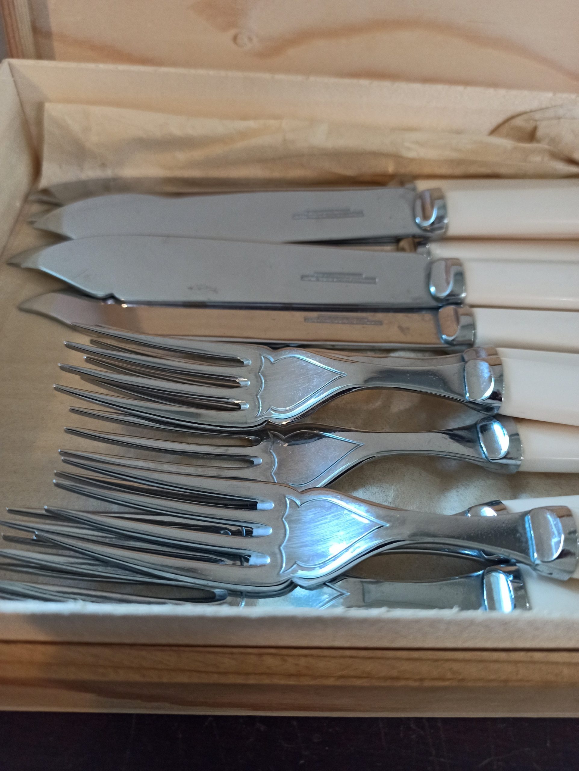 Vintage Set of 6 Fish Forks and 6 Fish Knives. Chrome Plated on Nickel. Made In Sheffield. Very Good Condition. - Image 2