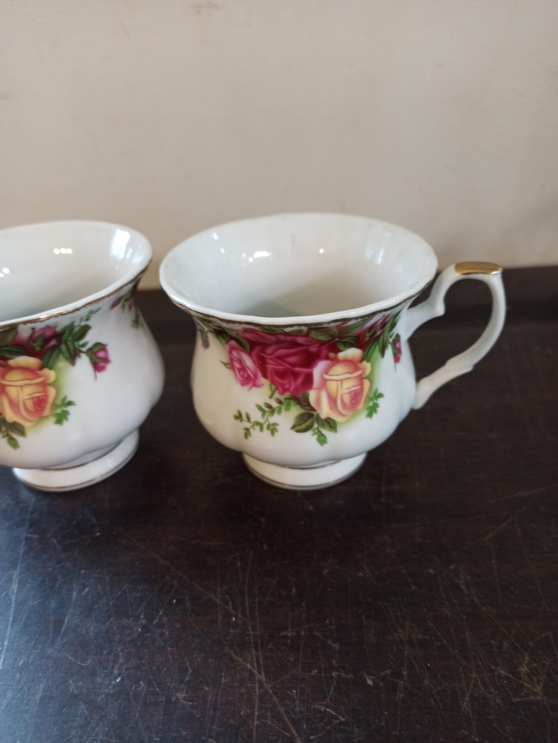 Pair of Floral Teacups. No Saucers. - Image 3