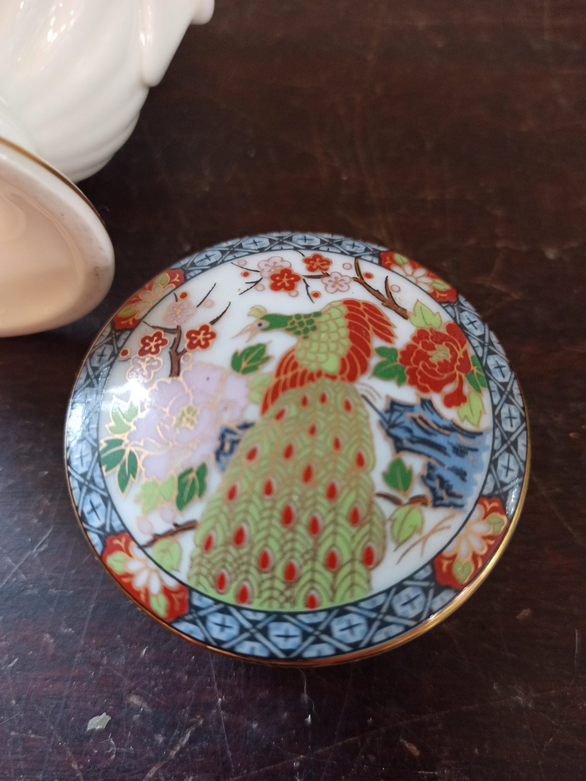 Wedgewood Ornamental Kutani Crane Urn and A Small Pill Box. Very Good Condition. - Image 10