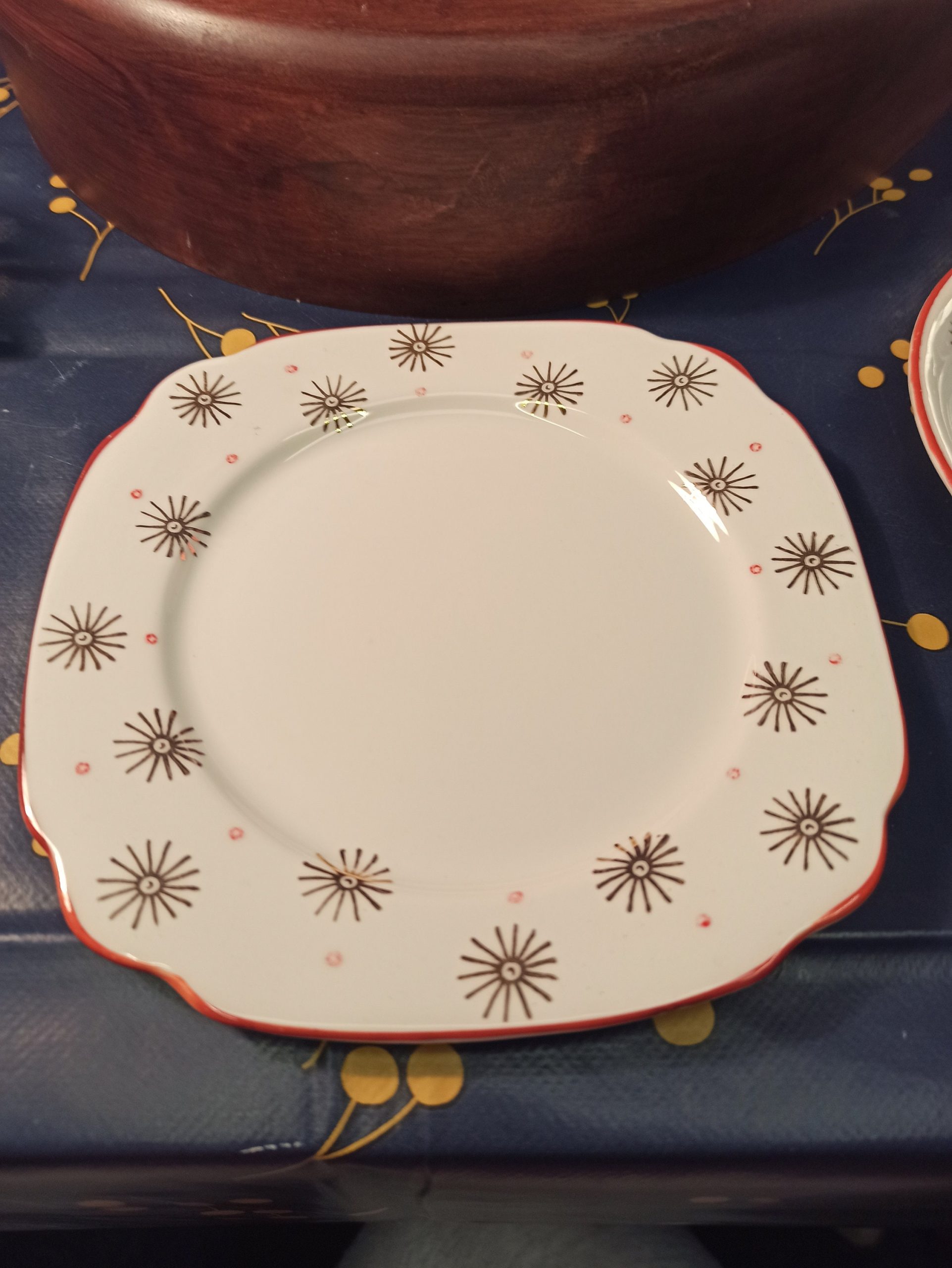 Set of Two Trios of Cups, Saucer and Cake Plate. Bone China. - Image 6