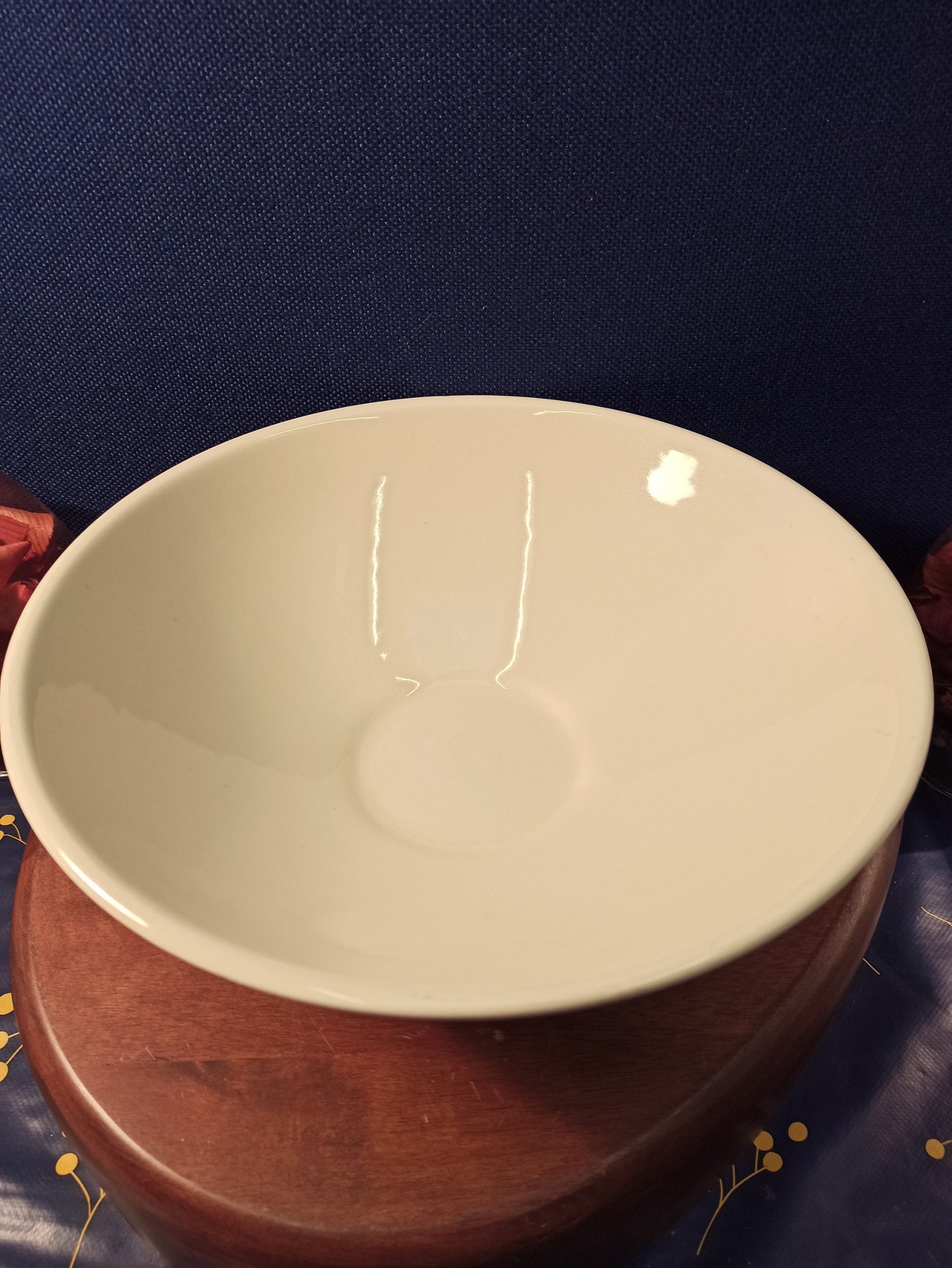 Vintage Cream Fruit Bowl. Very Good Condition. - Image 3