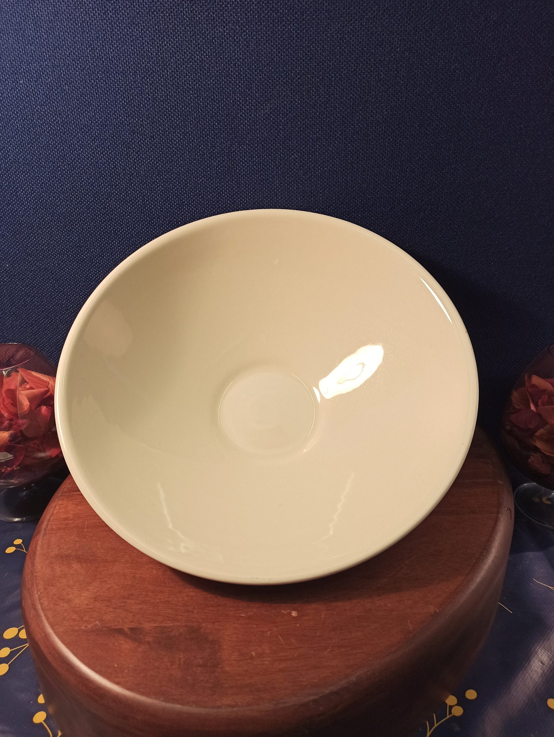 Vintage Cream Fruit Bowl. Very Good Condition. - Image 2