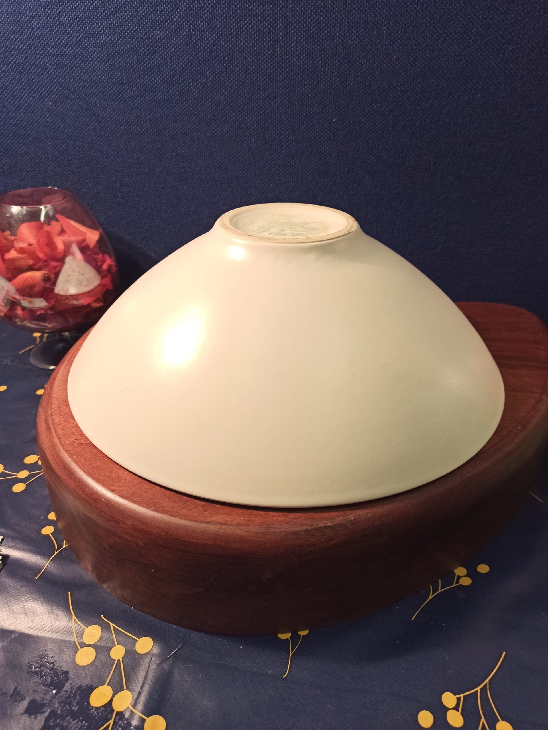 Vintage Cream Fruit Bowl. Very Good Condition. - Image 5