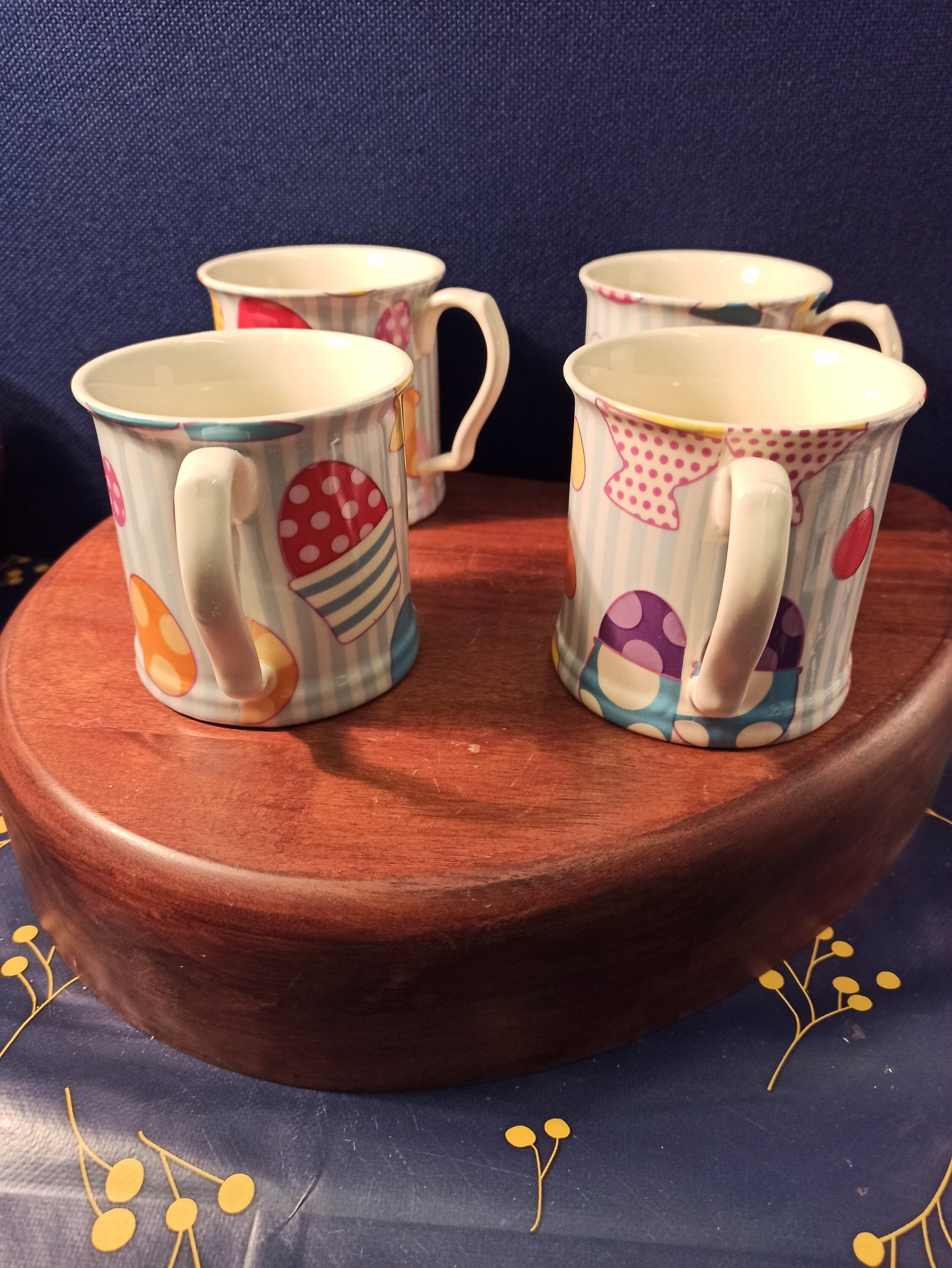 McCaw Allen Breakfast Set. Sugar Bowl, Toast Rack, 4 Mugs and 2 Tea Towels. Very Good Condition. - Image 9