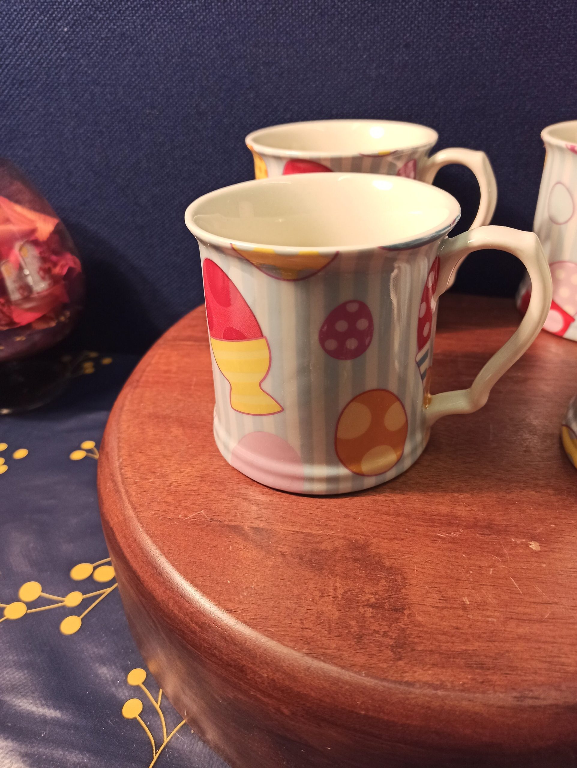 McCaw Allen Breakfast Set. Sugar Bowl, Toast Rack, 4 Mugs and 2 Tea Towels. Very Good Condition. - Image 10