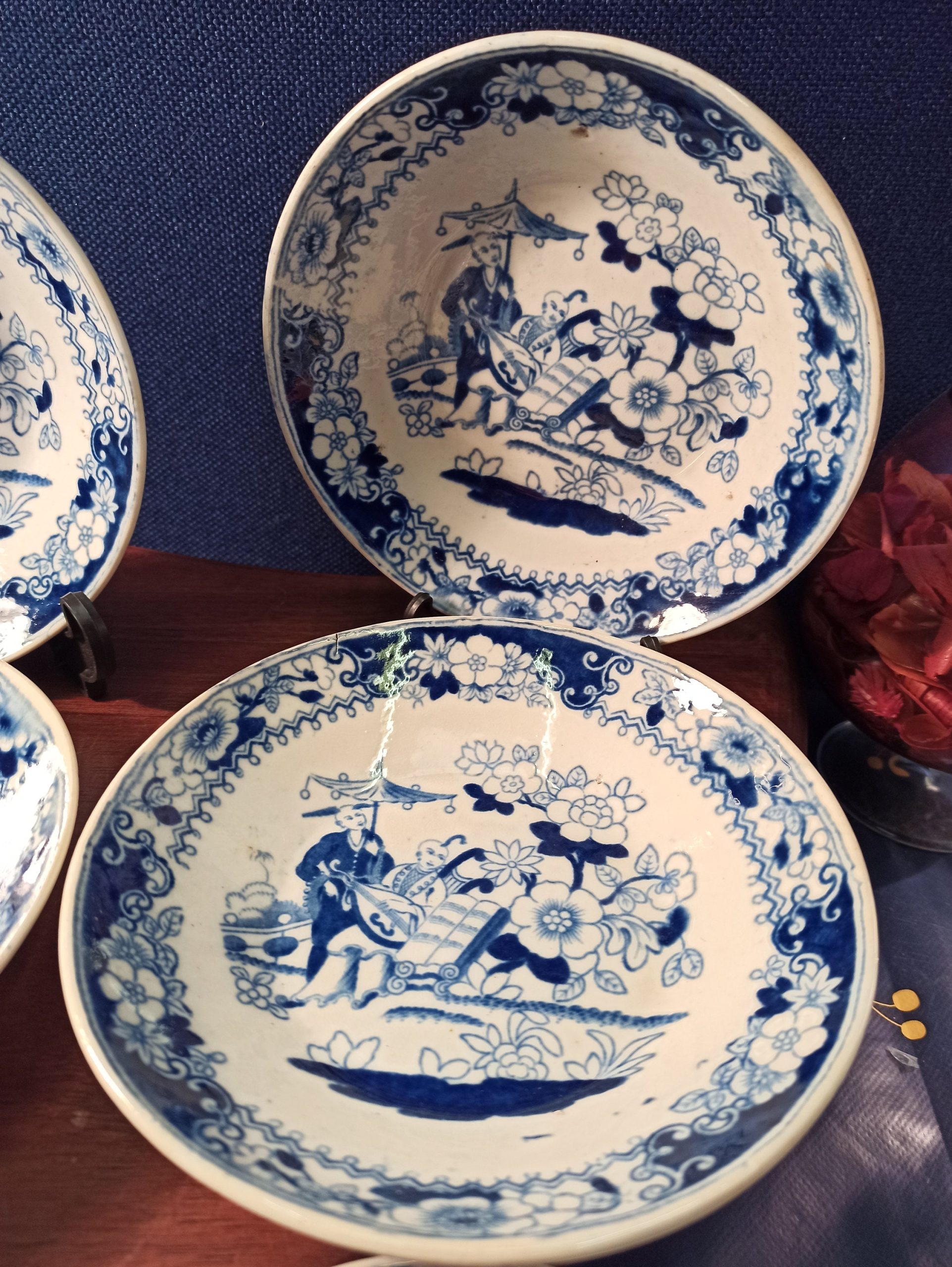 Set of 6 Chinese or Japanese Bowls. - Image 3