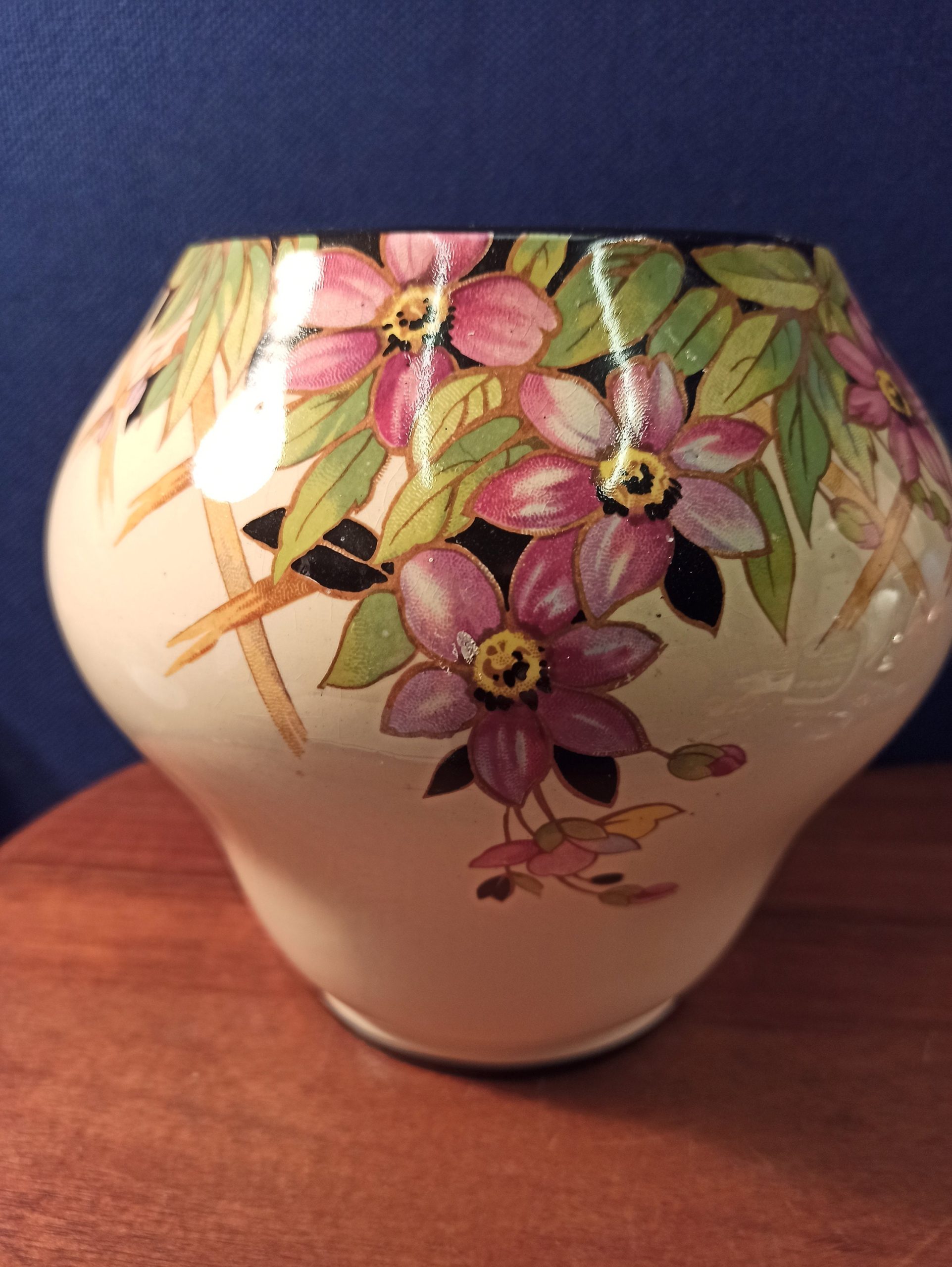 Vintage Iona Decorative Floral Vase. - Image 3