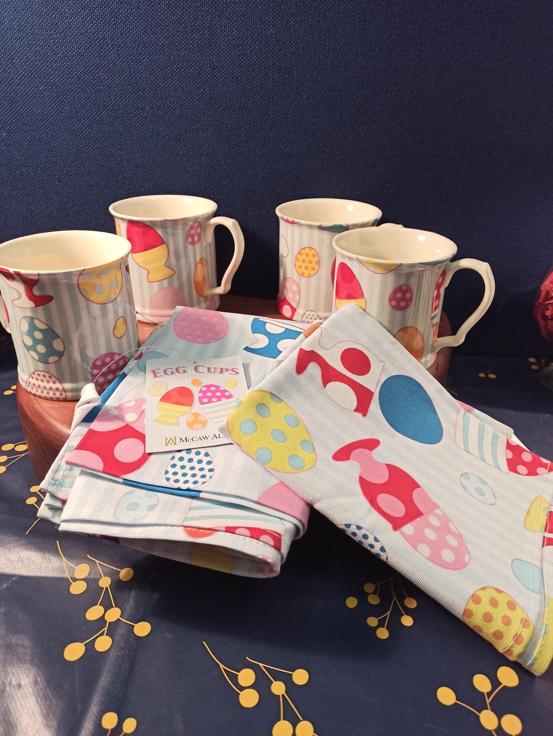 McCaw Allen Breakfast Set. Sugar Bowl, Toast Rack, 4 Mugs and 2 Tea Towels. Very Good Condition. - Image 6