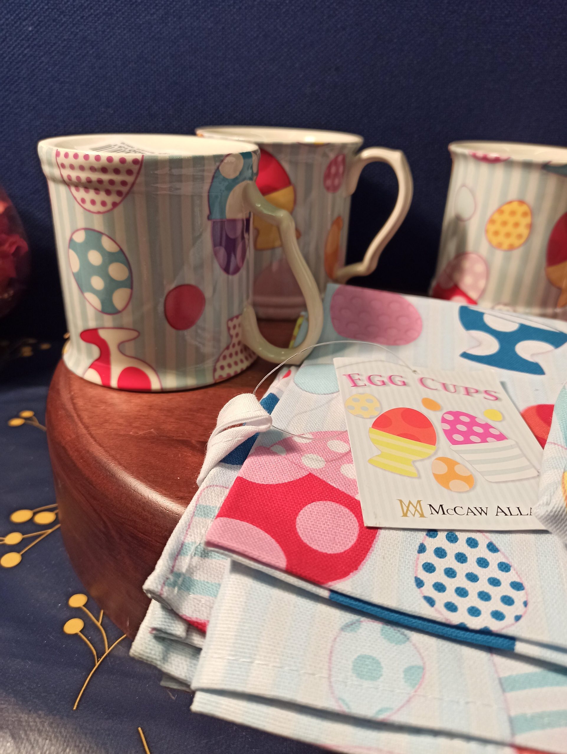 McCaw Allen Breakfast Set. Sugar Bowl, Toast Rack, 4 Mugs and 2 Tea Towels. Very Good Condition. - Image 8