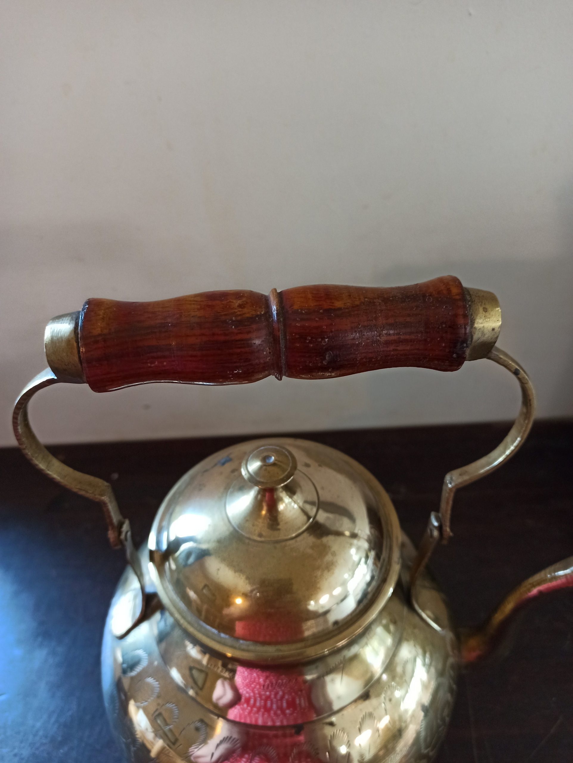 Brass Kettle With Wooden Handle. Very Decorative. Made In India. Very Good Condition. - Image 3