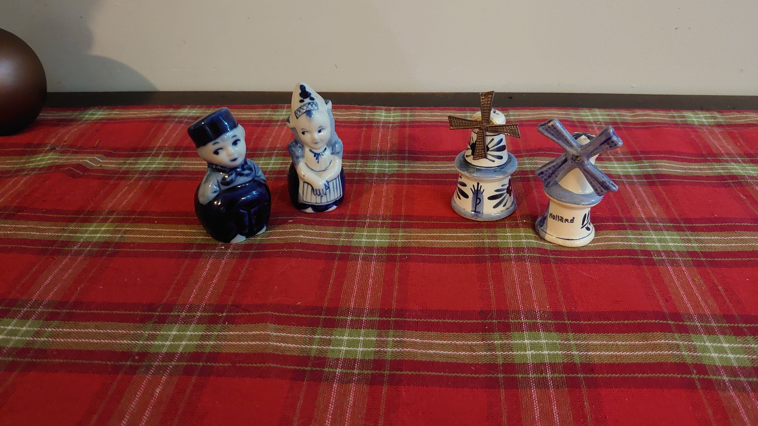 Set of Four Cute Delft Figurines - Man and Woman and Two Windmill Pepperpots - Very good condition! - Image 2