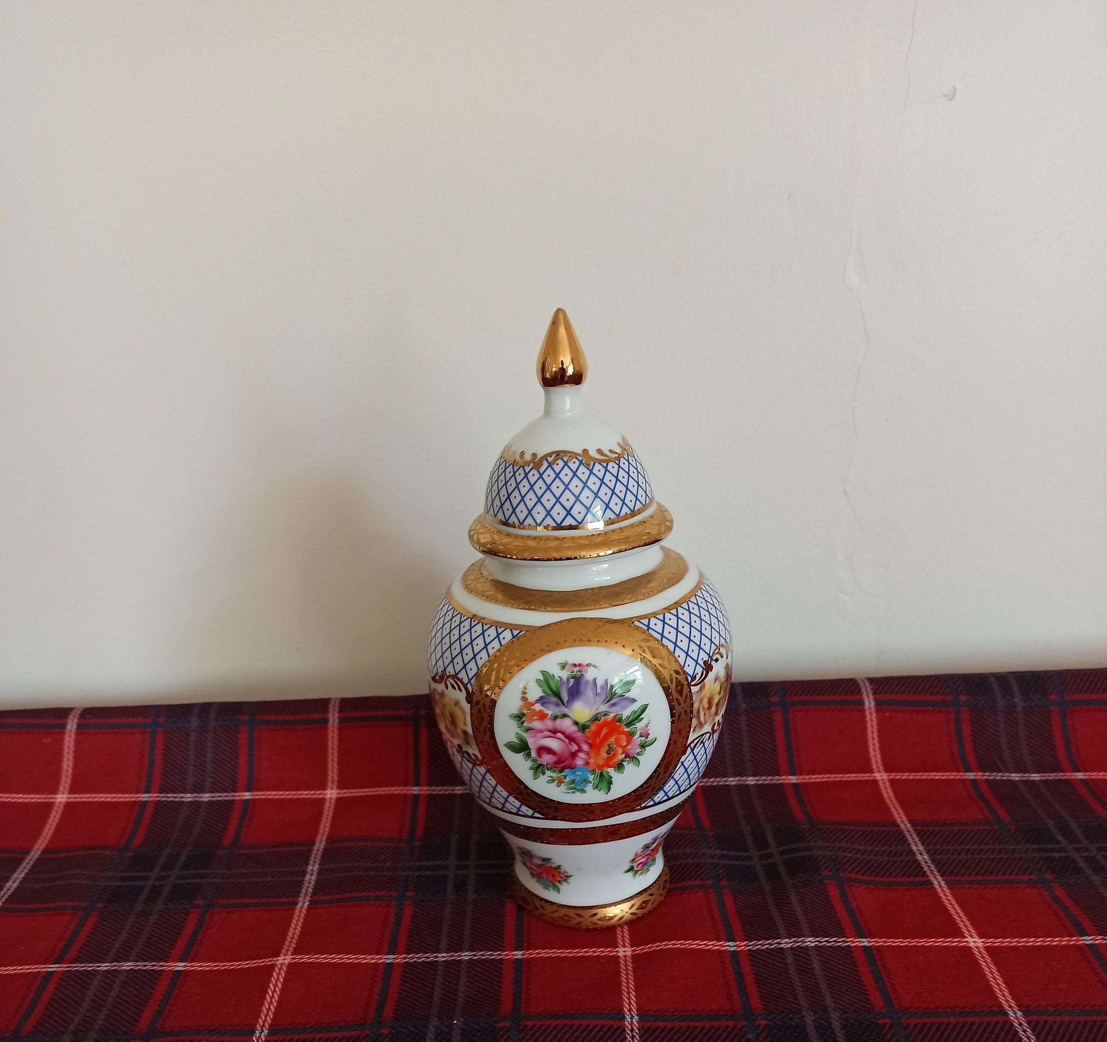 Vintage Ginger / Saffron Jar By Roselle OCC And Co. Excellent Condition.