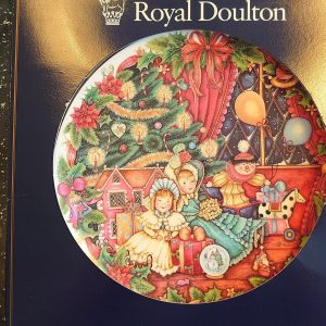 Christmas Royal Doulton, Home for Christmas Wall Plate - 8.5 inches - 1990s