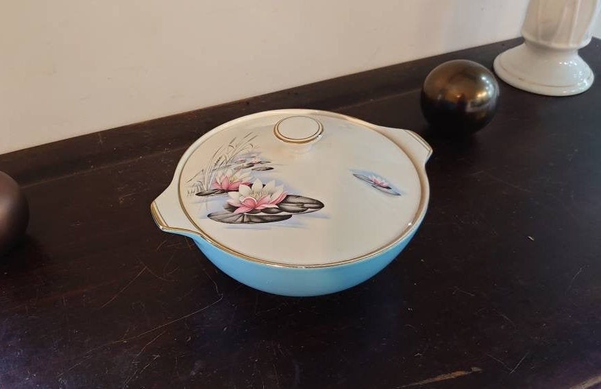 Alfred Meakin Water Lily Tureen - very good condition - c30cm wide