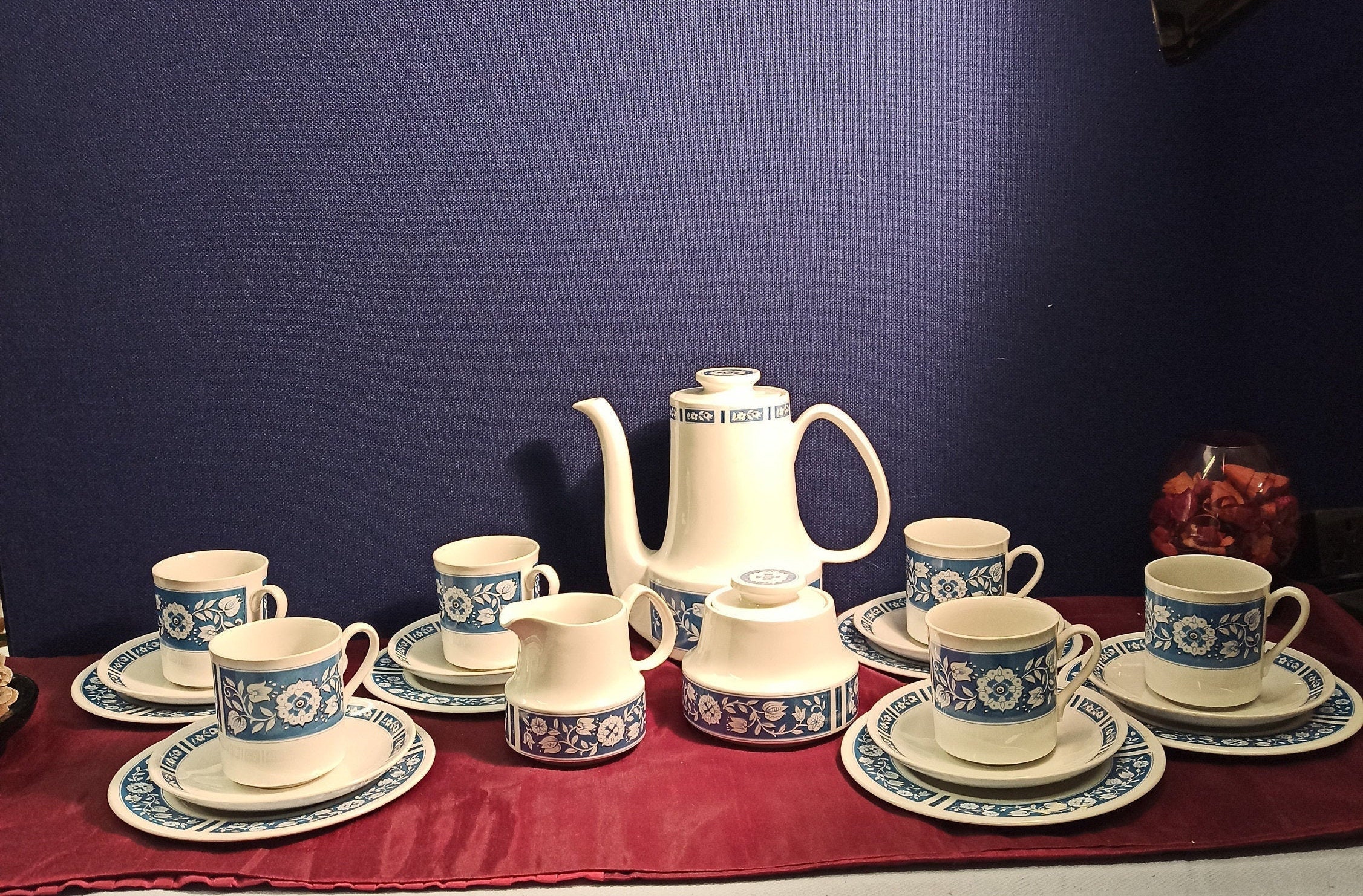 Myott Tea Set "Verona"- Very Good Condition - c.1960s - 6 Cups, 6 Saucers, 6 Side Plates, Teapot, Milk Jug, Sugar Bowl.