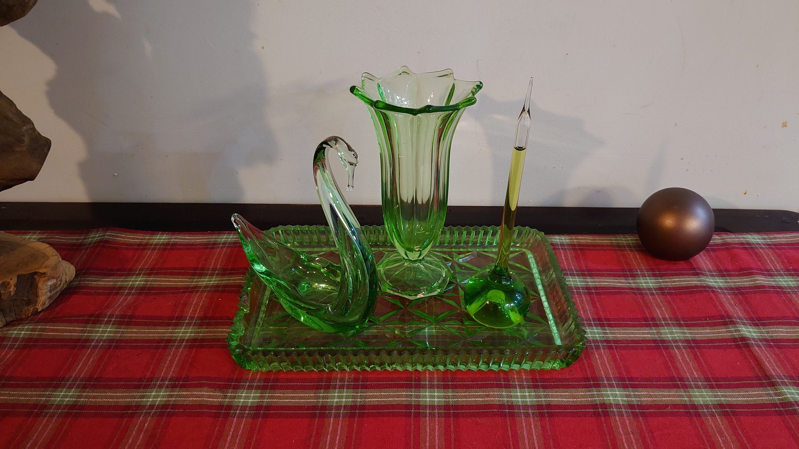 Assortment of Green Glassware - 4 items - Tray, Murano Swan, Ornament, Vase - Excellent Condition