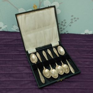 Boxed Set of Six Silverplated Tea Spoons - Brown Box with Brown Linen - Good Condition - 17cm per Knife