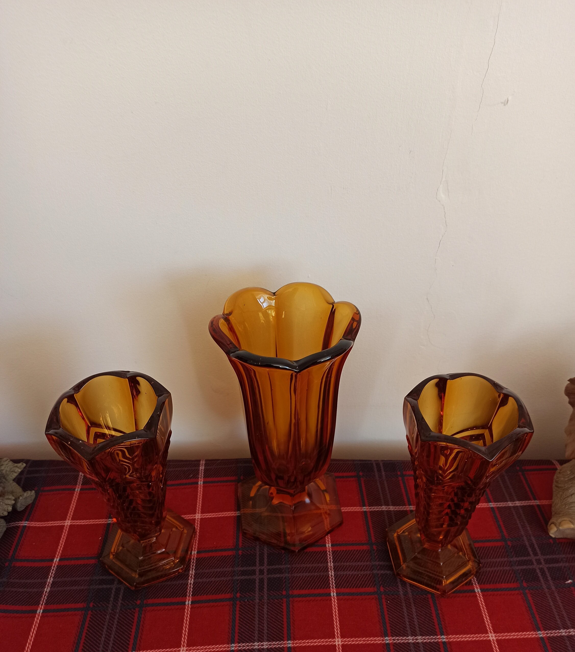 Trio of Amber Art Deco Style Vases. Excellent Condition. - Image 5