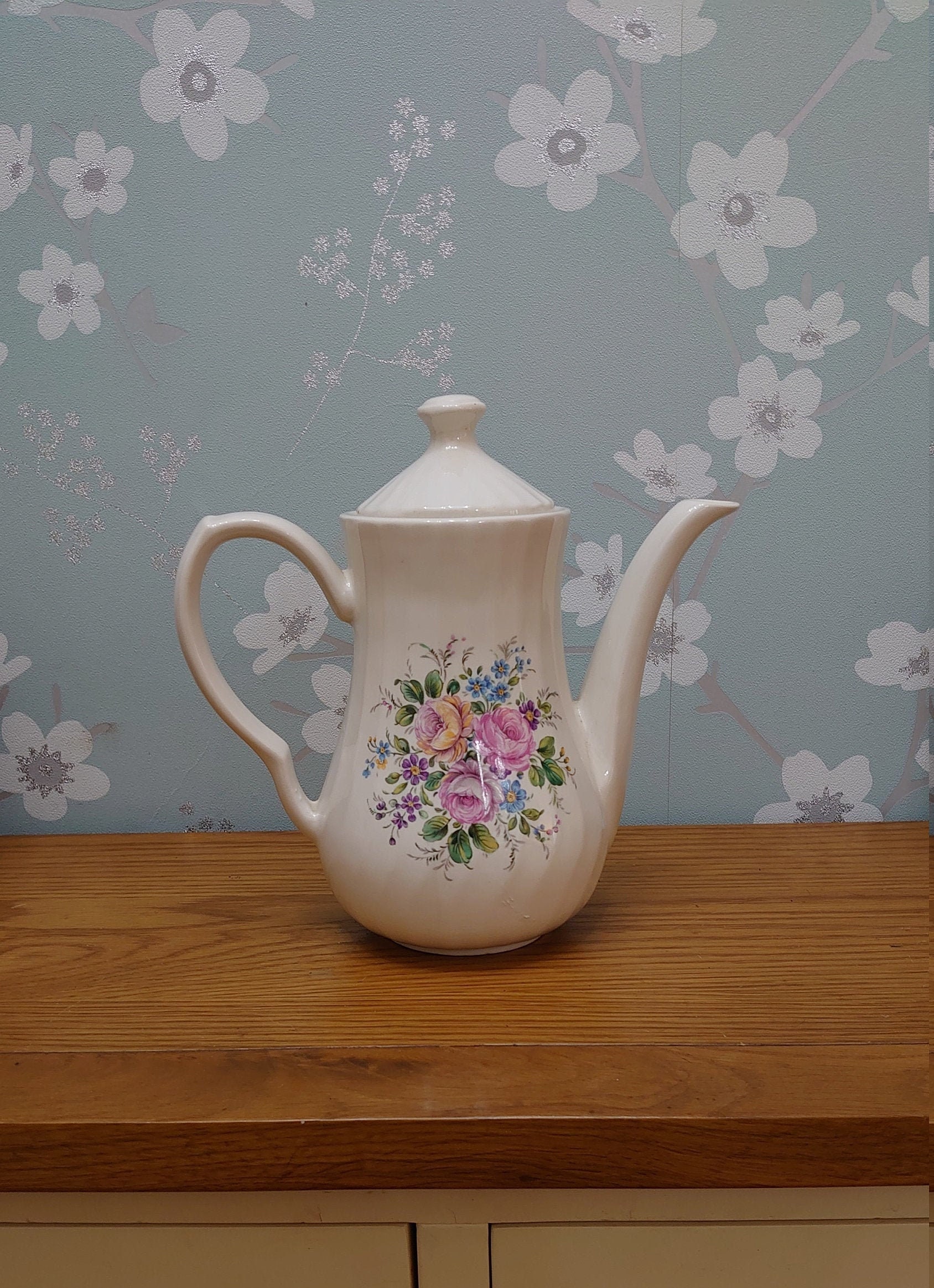 Large Vintage Decorative Floral Teapot - Scalloped/Waved Ceramic Pattern - 22.5cm tall - Good Condition