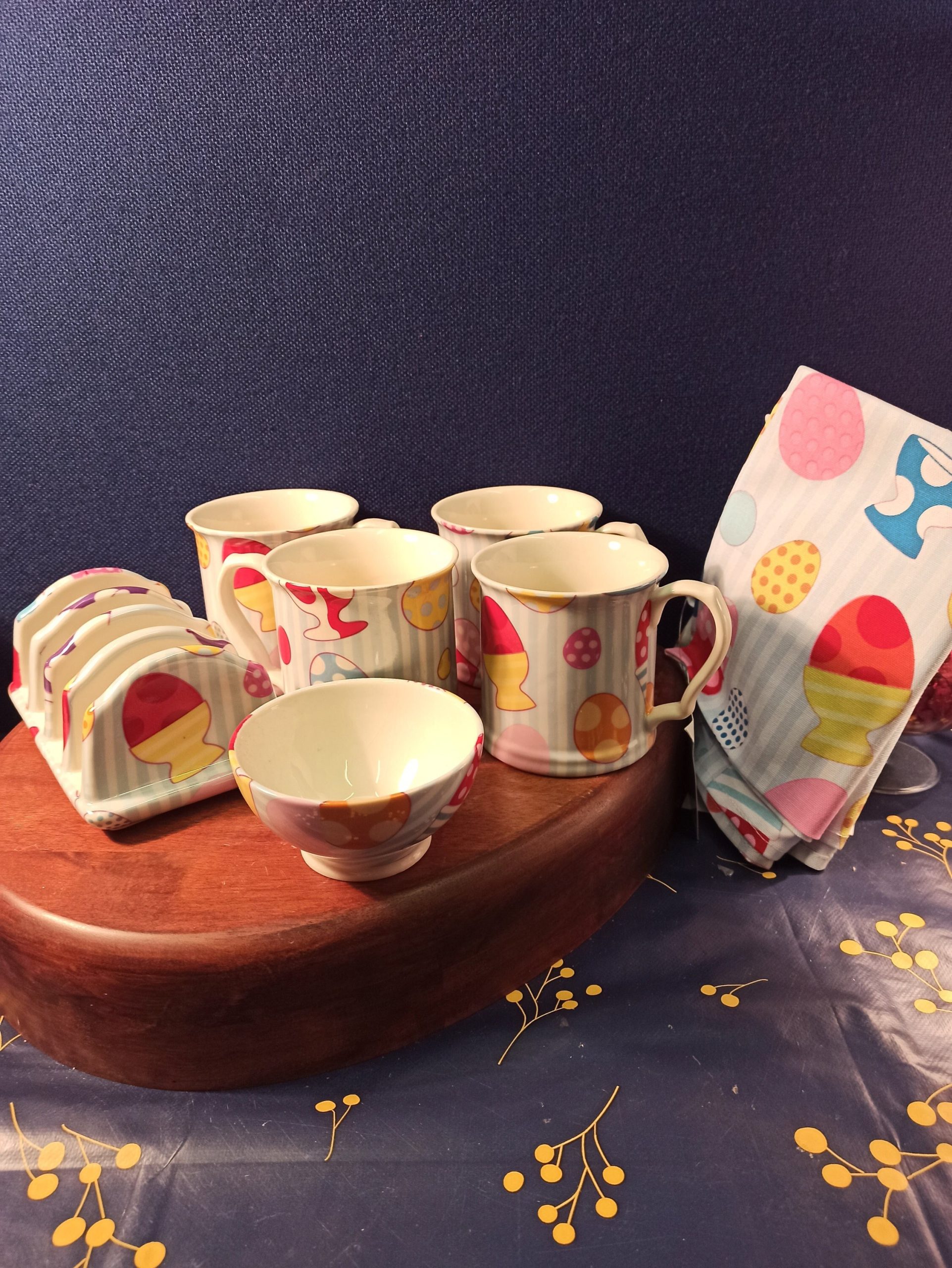 McCaw Allen Breakfast Set. Sugar Bowl, Toast Rack, 4 Mugs and 2 Tea Towels. Very Good Condition.