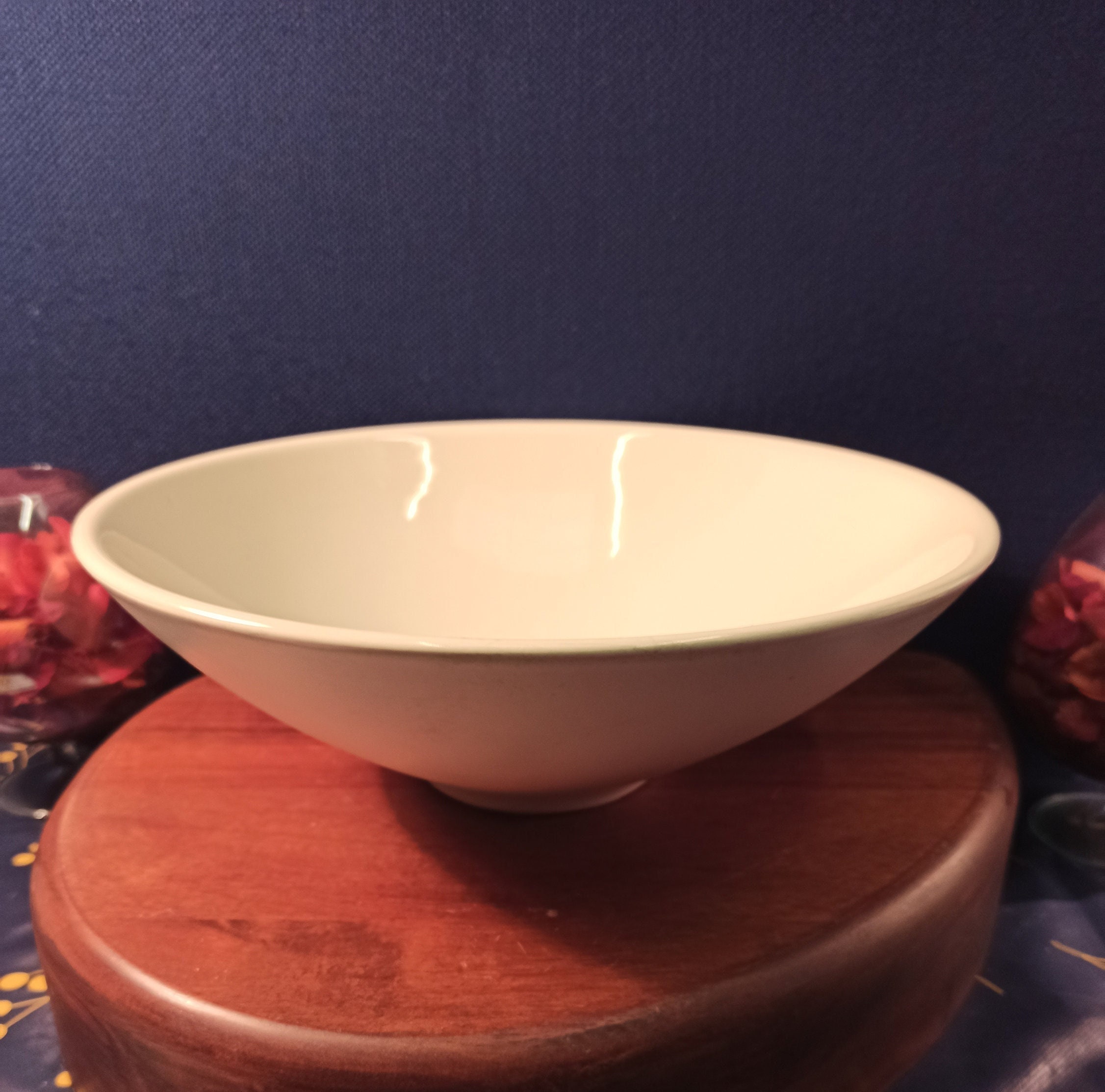 Vintage Cream Fruit Bowl. Very Good Condition.