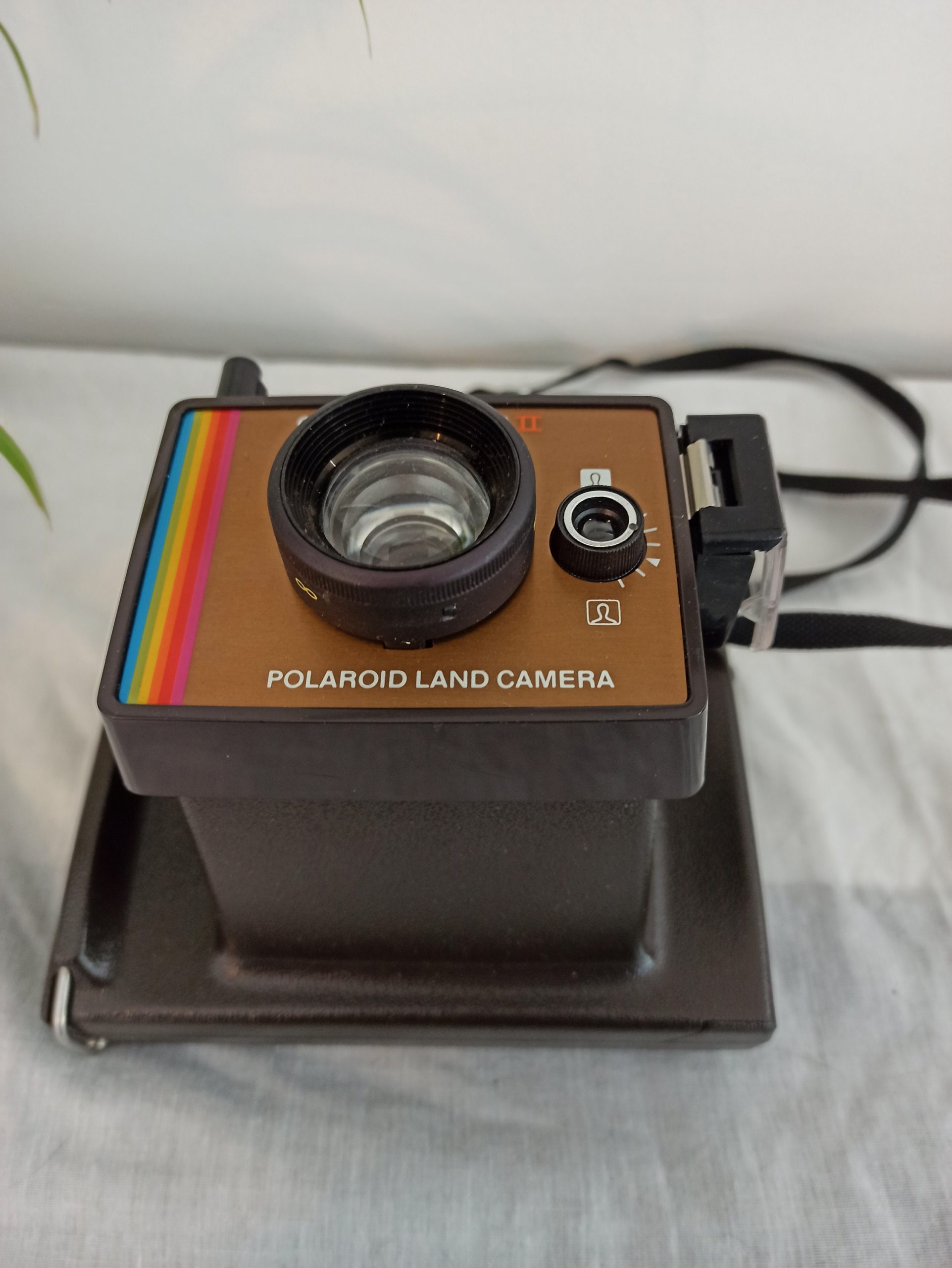 Polaroid Colour Swinger Land Camera II. Comes in Original Box - Image 2