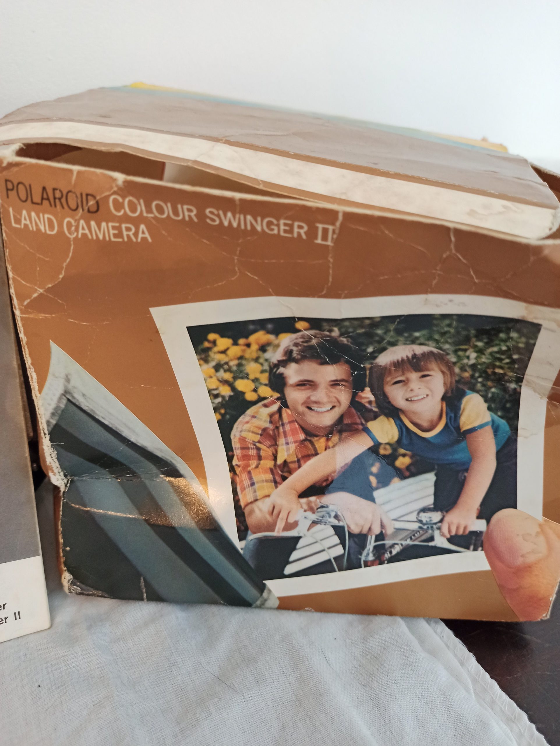 Polaroid Colour Swinger Land Camera II. Comes in Original Box - Image 9