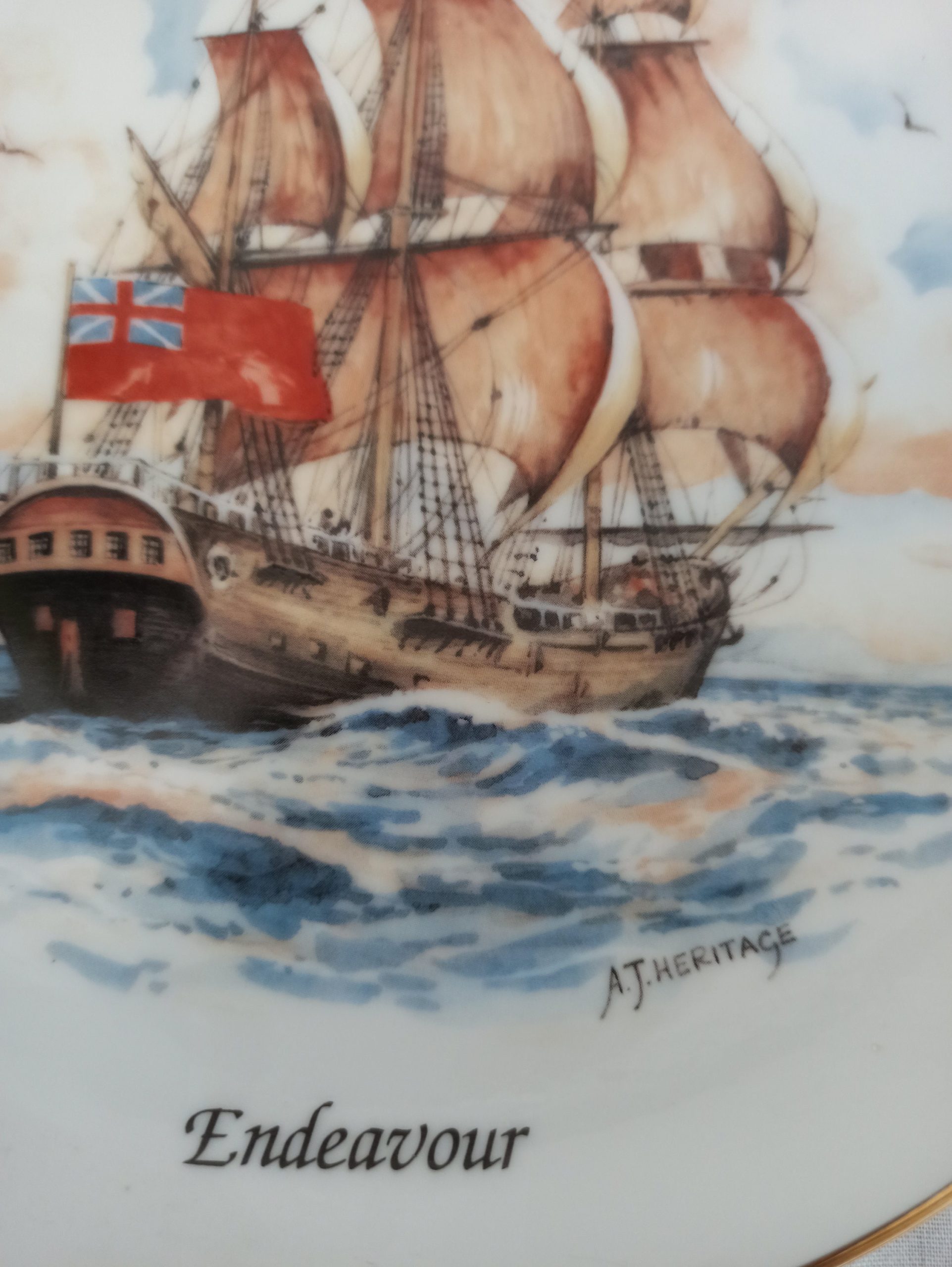 Decorative Cabinet Plate. Endeavour Ship. Excellent Condition. - Image 4