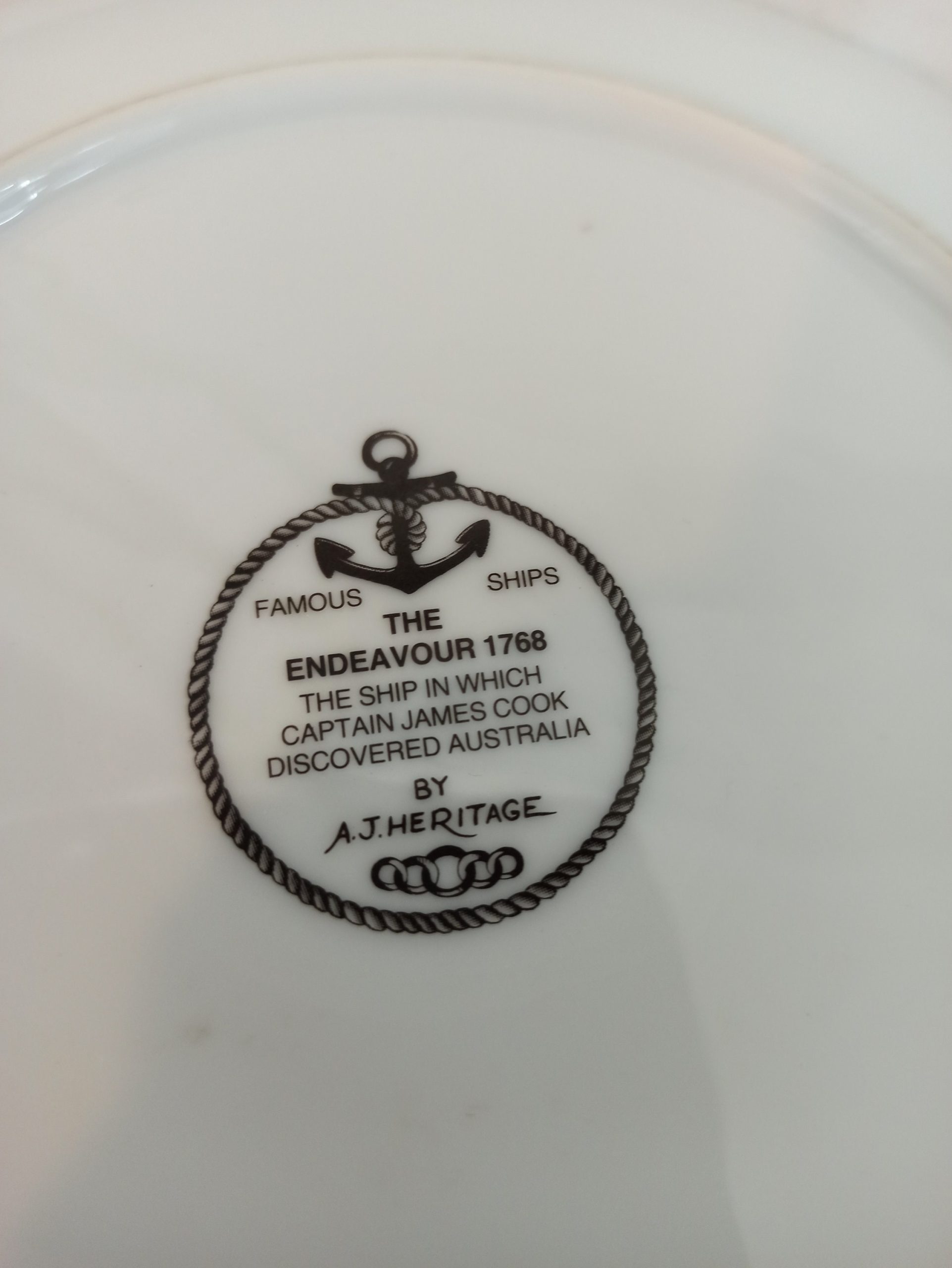 Decorative Cabinet Plate. Endeavour Ship. Excellent Condition. - Image 5
