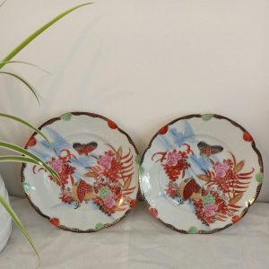 A Pair of Decorative Japanese / Chinese Cabinet / Display Plates. Very Good Condition.
