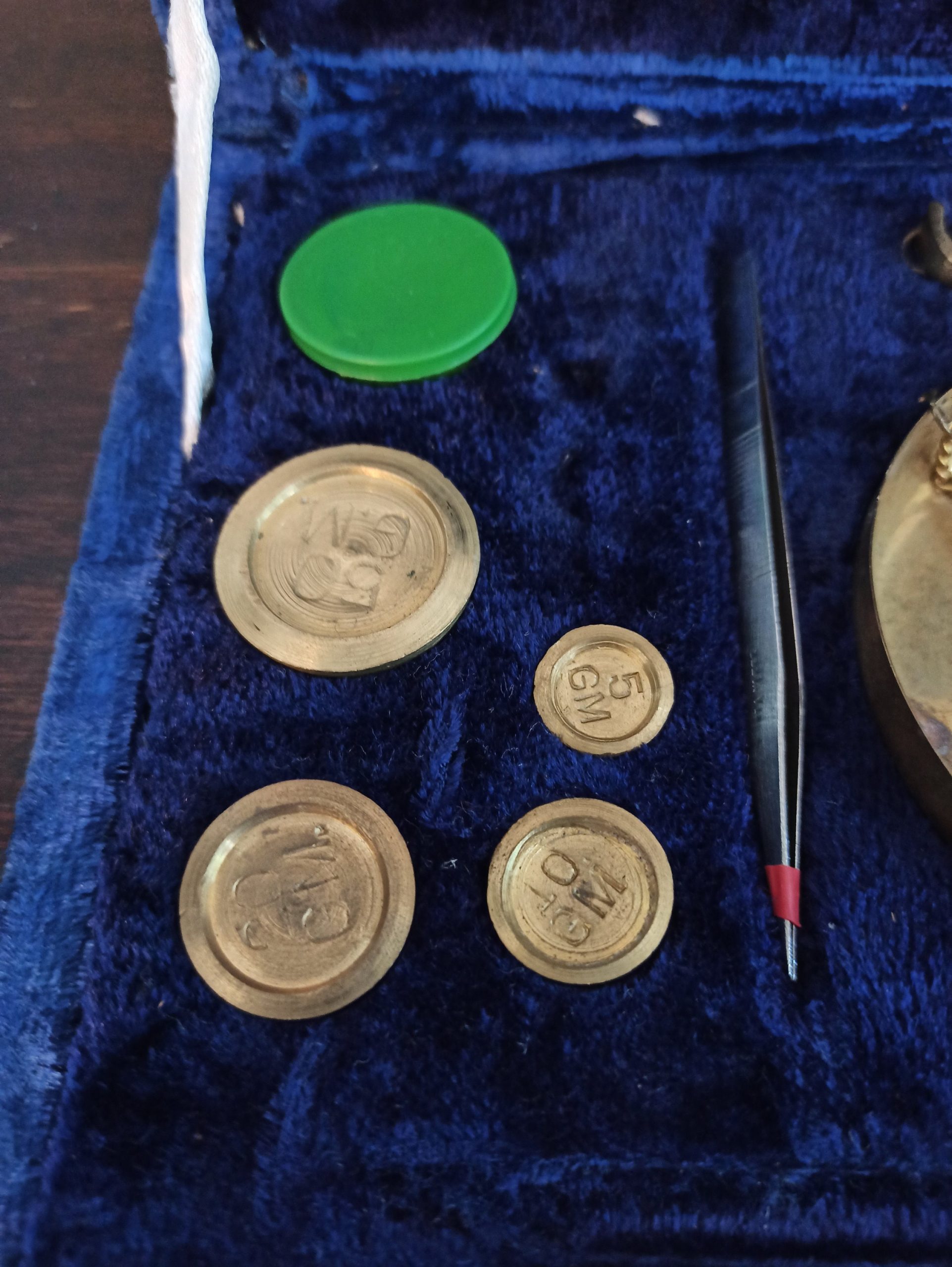 Vintage Brass Jewellery Weighing Scales. Original Box. - Image 6