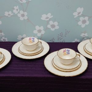 Alfred Meakin Tea and Side Plate Set - 16 pieces - Offwhite and Painted Cornflowers - Good condition
