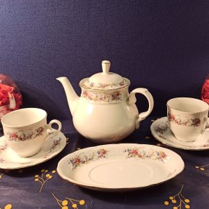 Vintage Czechoslovakia Teapot For Two. Teapot, 2 Cups, 2 Saucers, One Biscuit Plate. Very Good Condition. Thun And MZ.