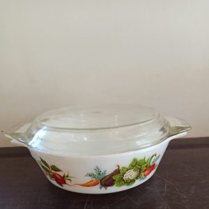 1970s Retro Casserole Dish / Vegetable Dish. Very Good condition.
