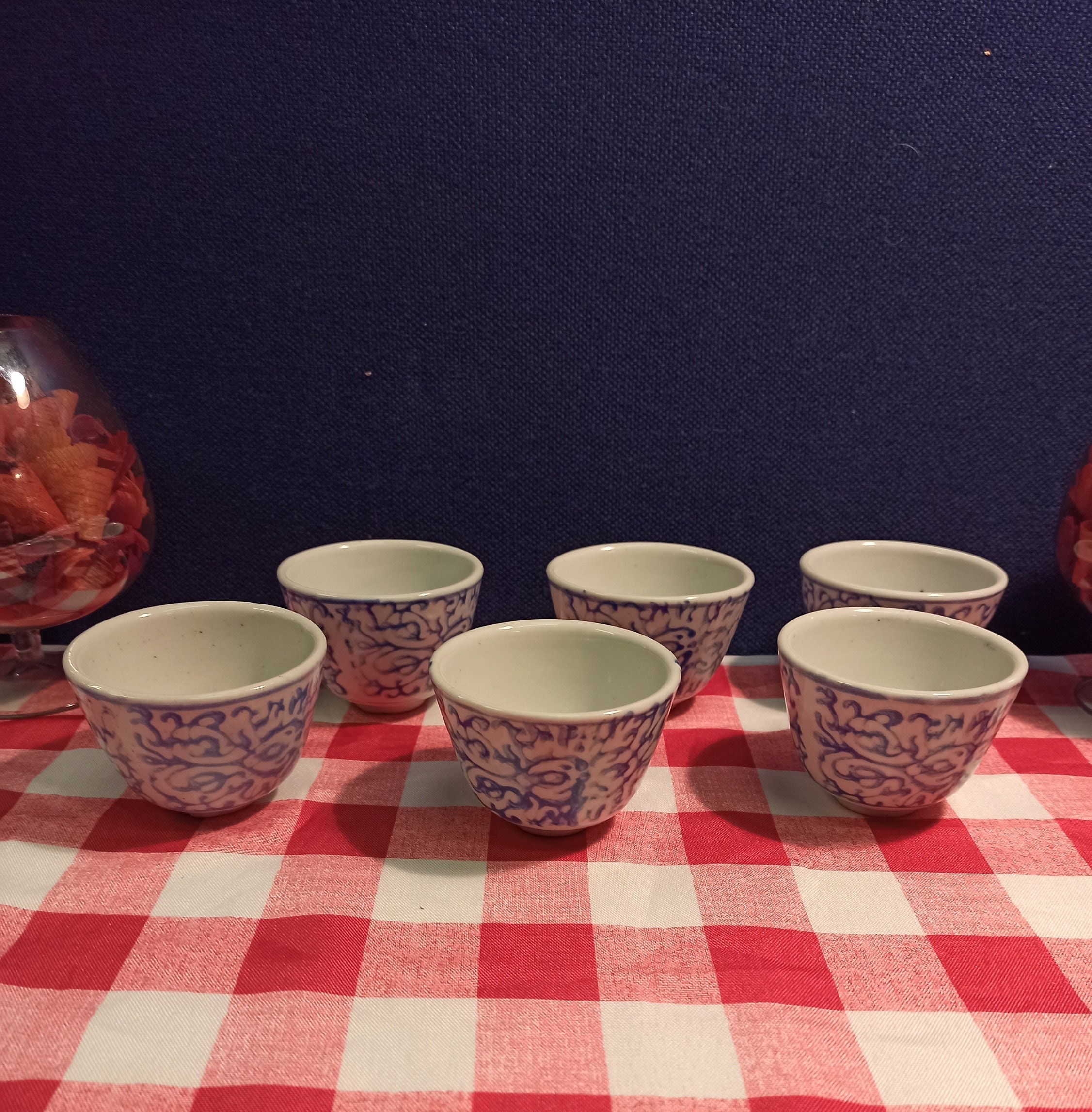 Set of 6 Chinese Tea Cups. Very Good Condition.