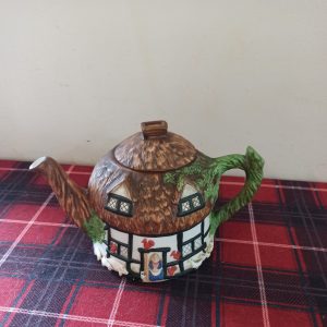 Vintage Fine China Novelty Teapot. Cottages, Christopher Wren. Made by Staffordshire Tableware, England. Very Good Condition.