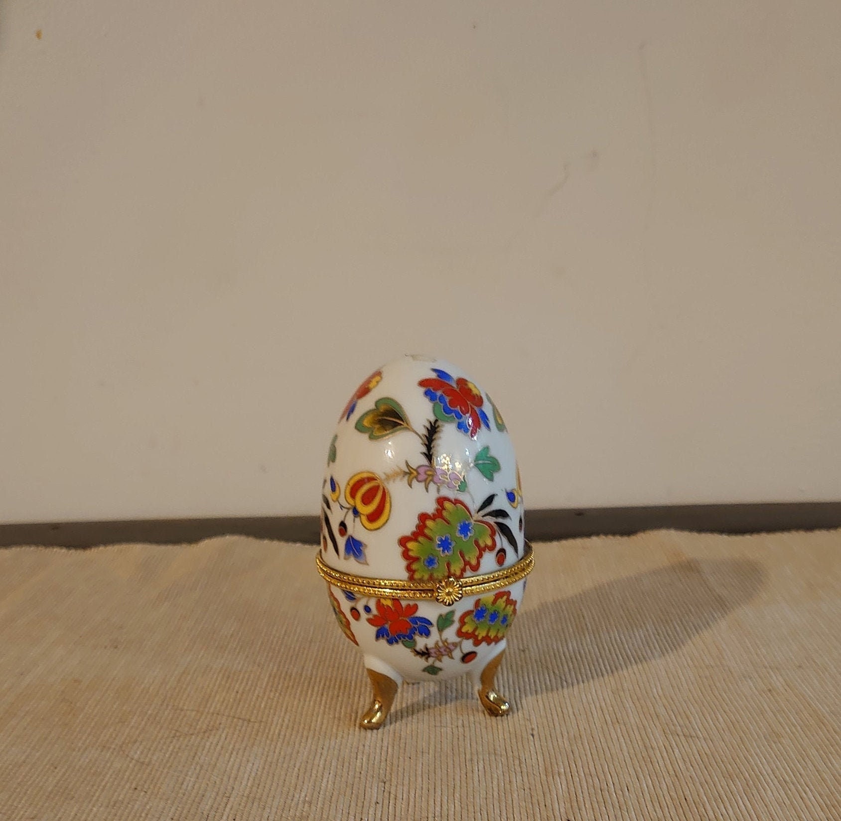 Decorative White Egg with Colourful Flowering Plants - 10cm high - excellent condition! - Image 2