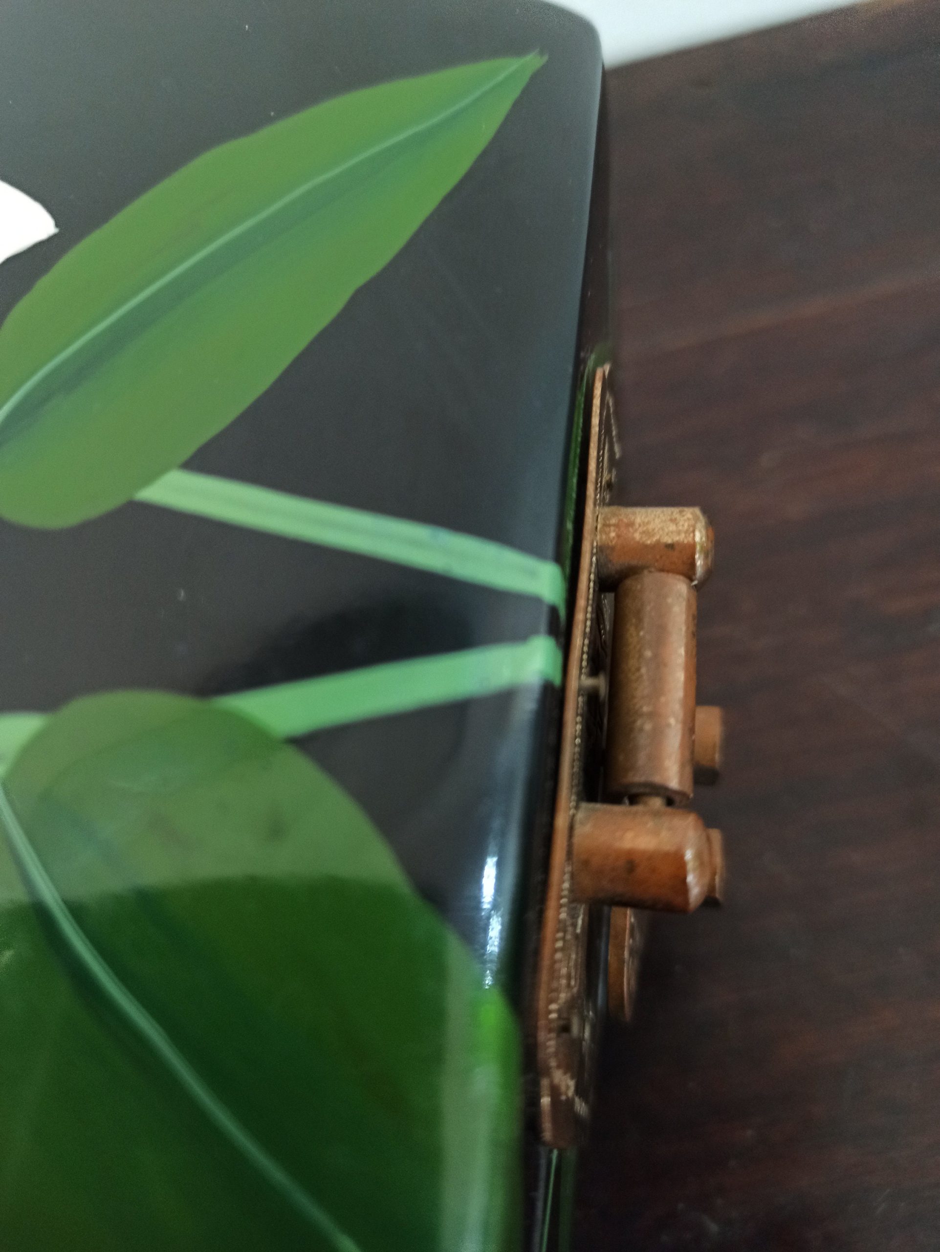 Vintage Jewelery Box. Decorative Wooden Jewelery Box. Heavy with brass Lactch Mechanism. Very Good Condition. - Image 10