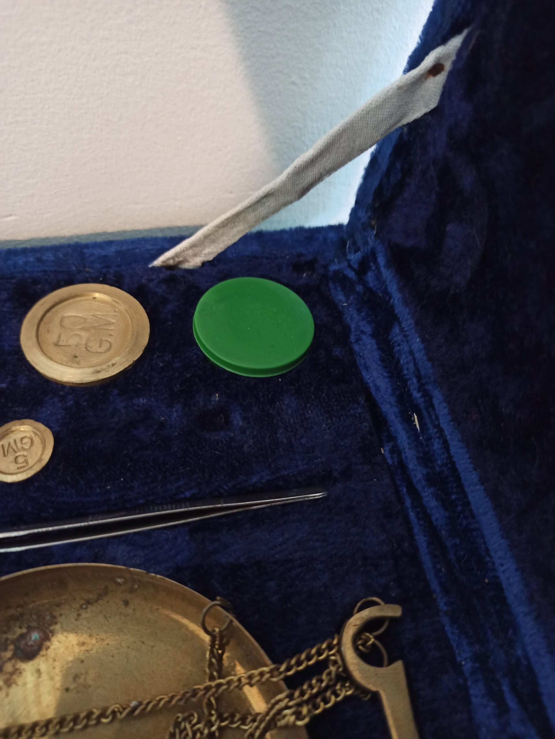 Vintage Brass Jewellery Weighing Scales. Original Box. - Image 9
