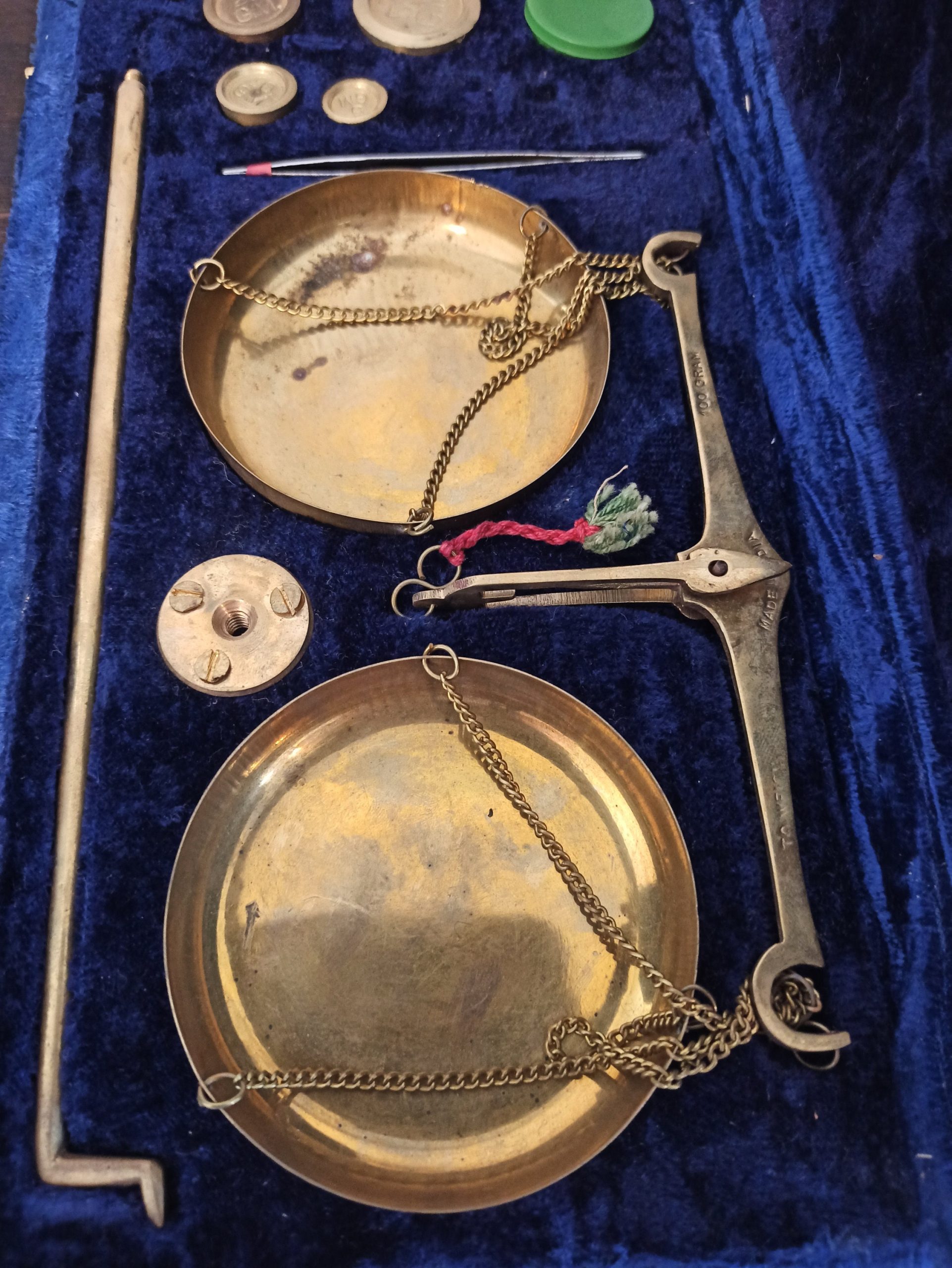 Vintage Brass Jewellery Weighing Scales. Original Box. - Image 10
