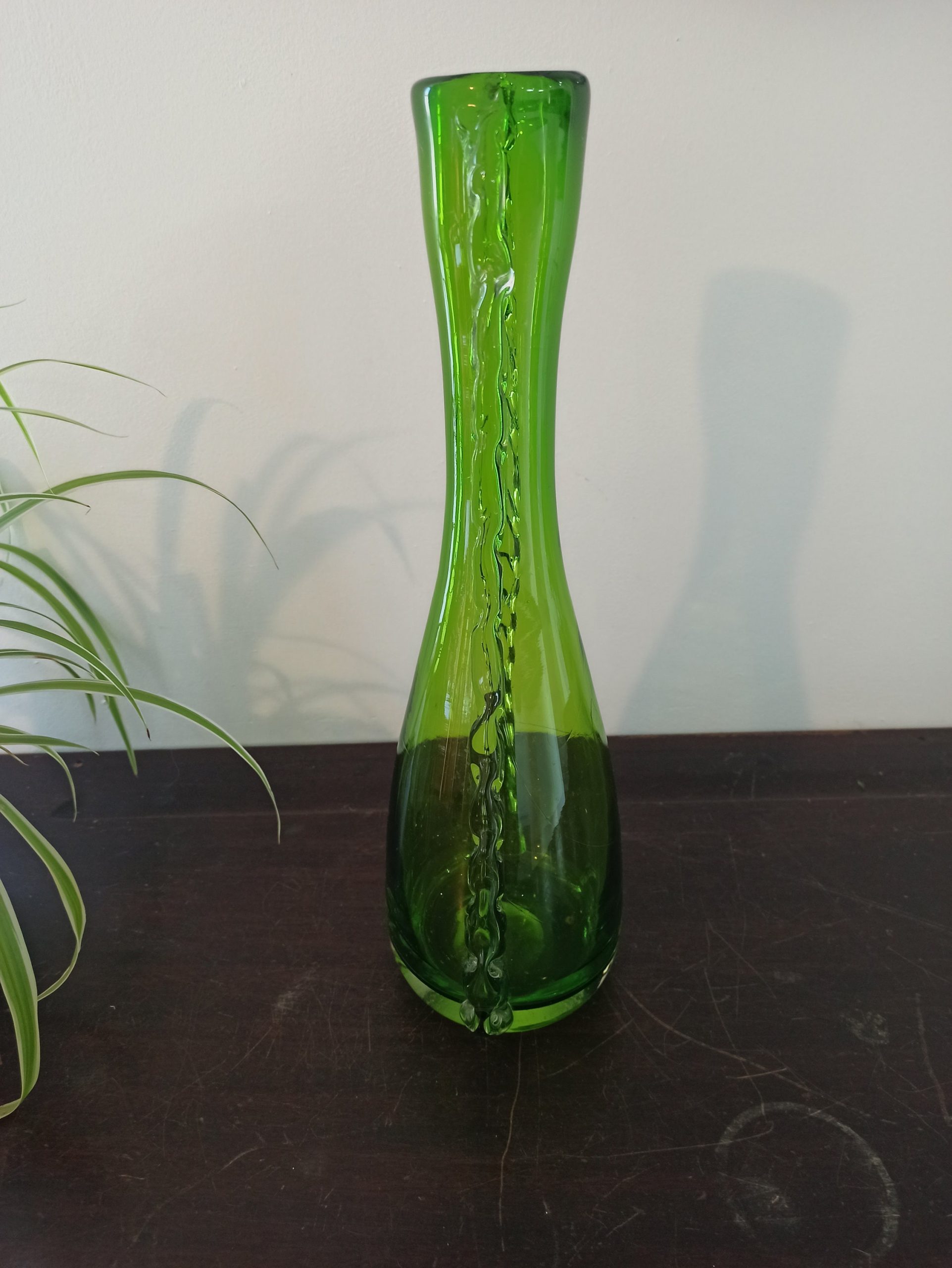 Vintage Tall Green Glass Vase. Very Good Condition. - Image 4