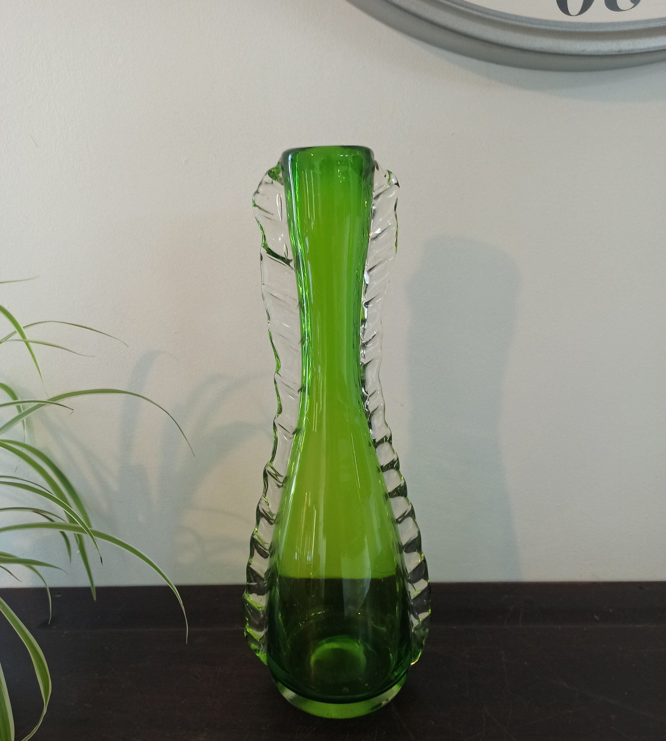 Vintage Tall Green Glass Vase. Very Good Condition. - Image 3