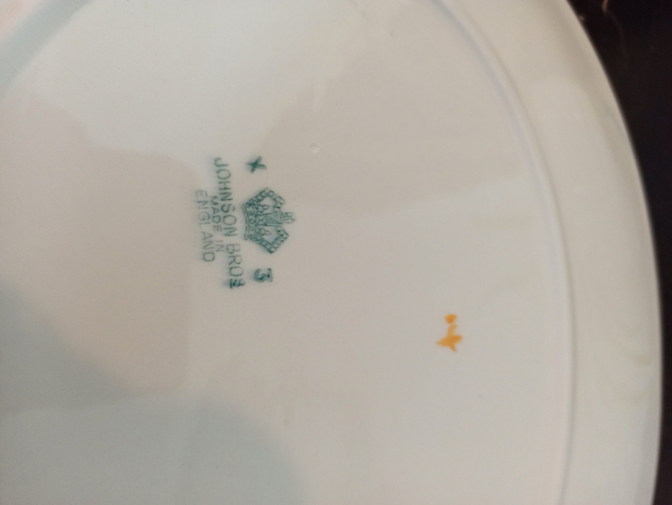 Vintage Johnson Brothers Vegetable Tureen, Sandwich Plate, Cake Plate. - Image 9