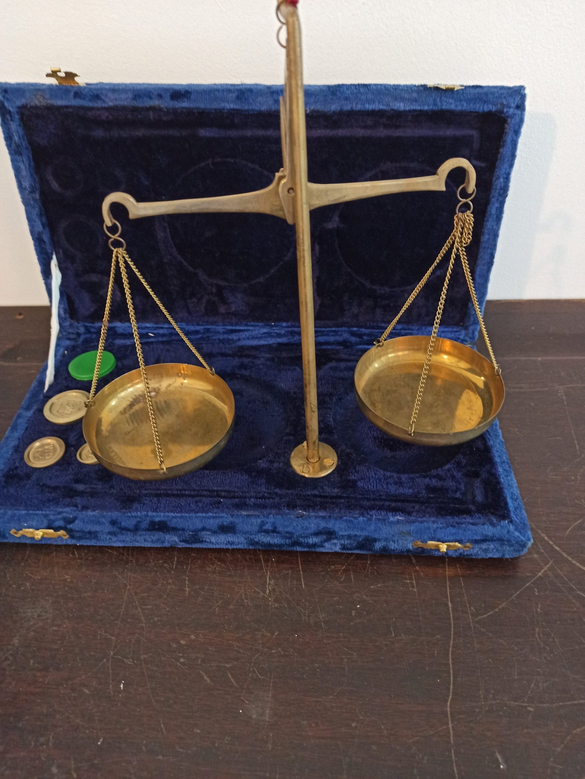 Vintage Brass Jewellery Weighing Scales. Original Box.