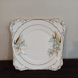 Narcissus Flower Decorative Plate. Made in Staffordshire England - Very Good Condition!