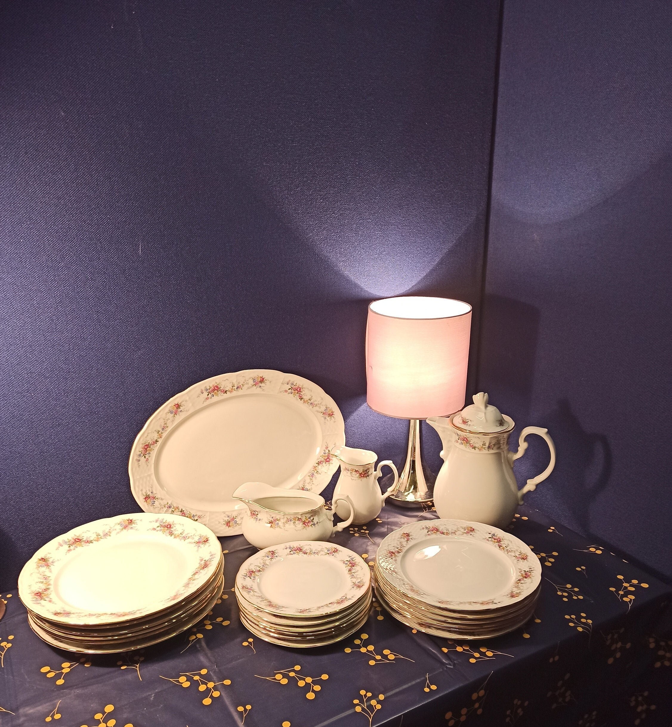Vintage Thun Floral Dinner Set. Very Good Condition.