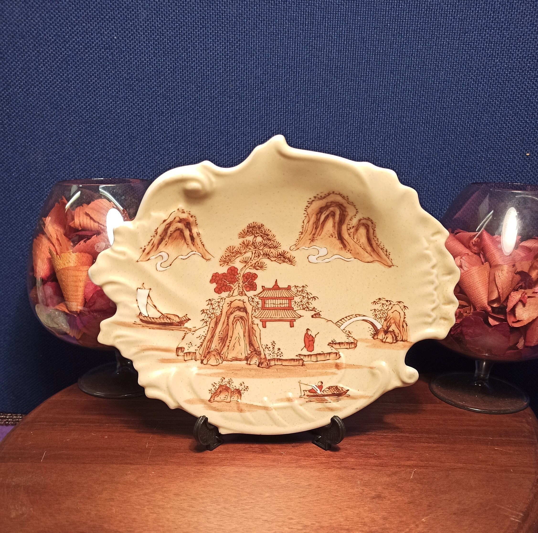 Vintage Ornate Decorative Chinese Plate. Overjoy, Hand Painted. Very Good Condition.