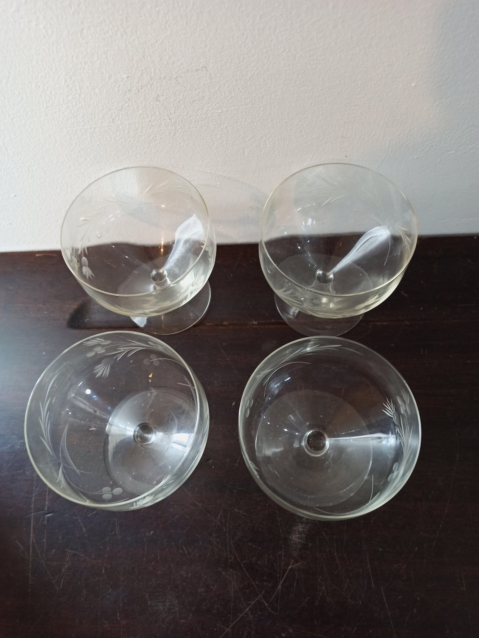 Set of 4 Glass Dessert Pedestal Dishes. Etched Design. Very Good Condition. - Image 3